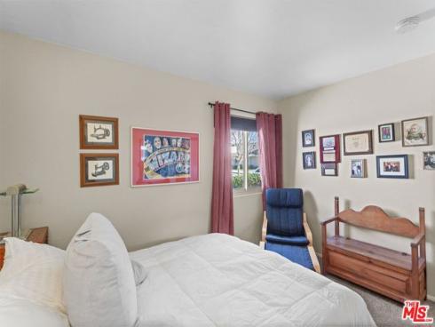 8886  Plumas  1121A  Circle, Huntington Beach, CA