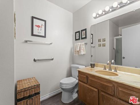 8886  Plumas  1121A  Circle, Huntington Beach, CA