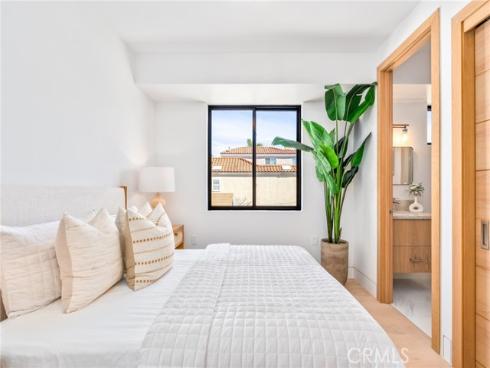 520  11th   Street, Huntington Beach, CA