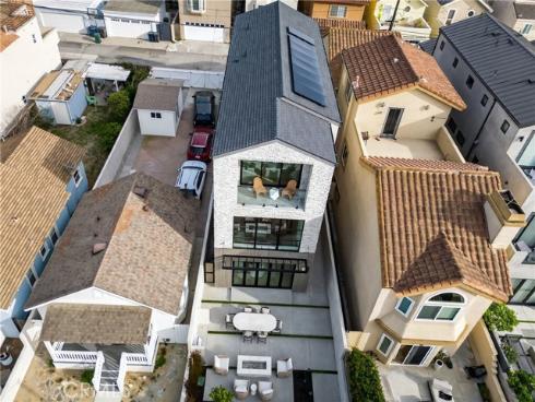 520  11th   Street, Huntington Beach, CA