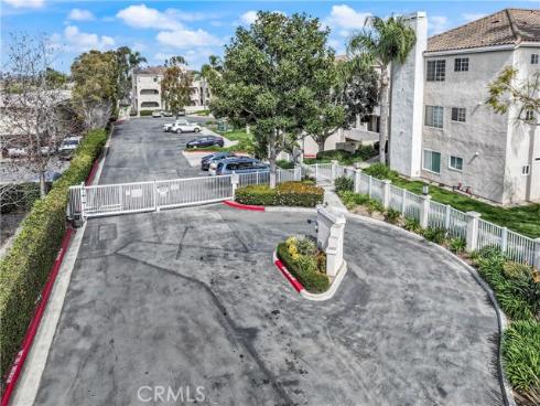 4561  Warner  302 , Huntington Beach, CA