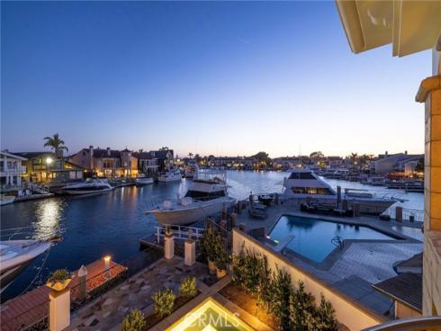 16111  Santa Barbara   Lane, Huntington Beach, CA