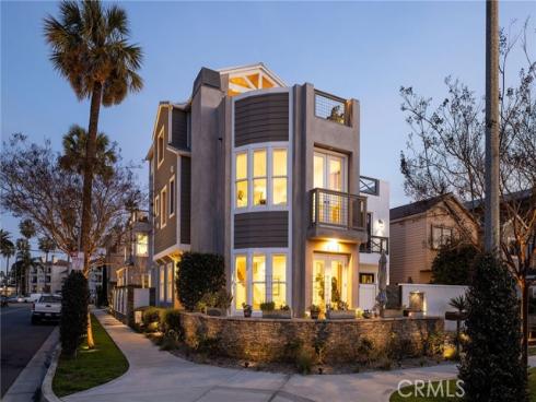 428  7th  , Huntington Beach, CA