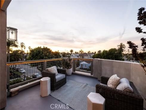 428  7th  , Huntington Beach, CA