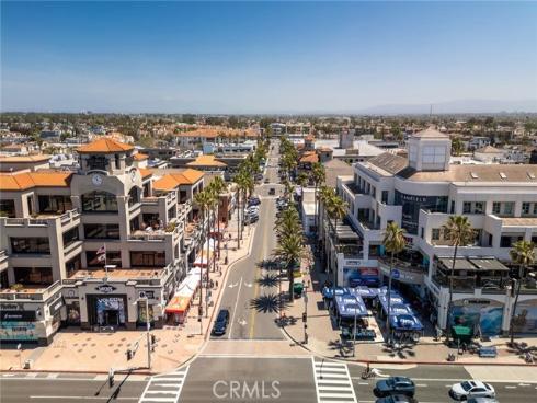 21114  Gypsy Moth   Lane, Huntington Beach, CA