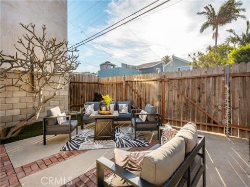 308  12th  , Huntington Beach, CA
