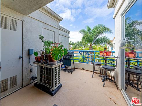 415  Townsquare  325  Lane, Huntington Beach, CA