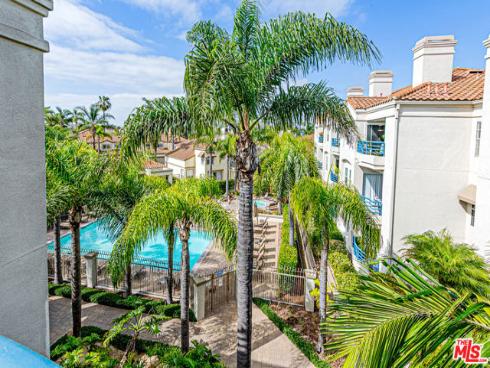 415  Townsquare  325  Lane, Huntington Beach, CA