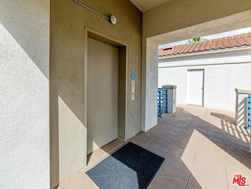 415  Townsquare  325  Lane, Huntington Beach, CA