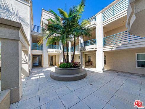 415  Townsquare  325  Lane, Huntington Beach, CA