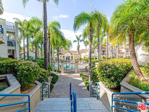 415  Townsquare  325  Lane, Huntington Beach, CA