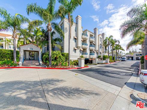 415  Townsquare  325  Lane, Huntington Beach, CA