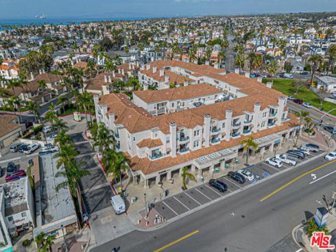 415  Townsquare  325  Lane, Huntington Beach, CA