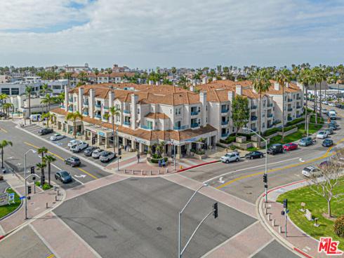415  Townsquare  325  Lane, Huntington Beach, CA