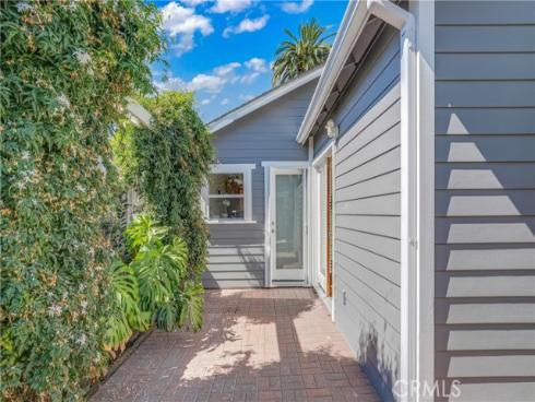 318  8th   Street, Huntington Beach, CA
