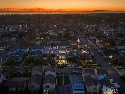 1113  California   Street, Huntington Beach, CA