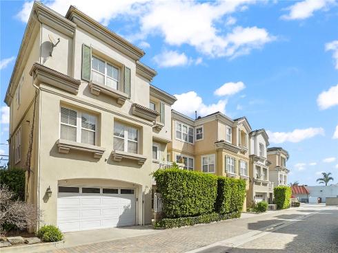 7831  Daisy   Circle, Huntington Beach, CA