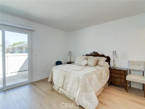 8933  Modesto  1216C  Circle, Huntington Beach, CA