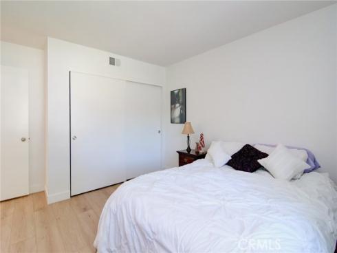 8933  Modesto  1216C  Circle, Huntington Beach, CA