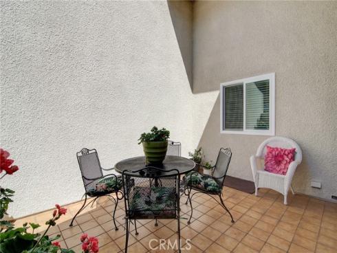 8933  Modesto  1216C  Circle, Huntington Beach, CA