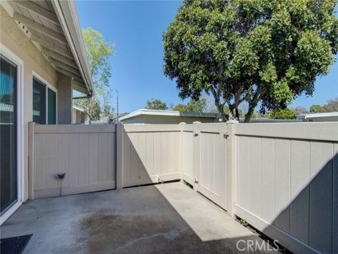 8933  Modesto  1216C  Circle, Huntington Beach, CA