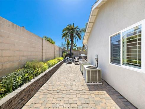 18452  Carnaby  , Huntington Beach, CA