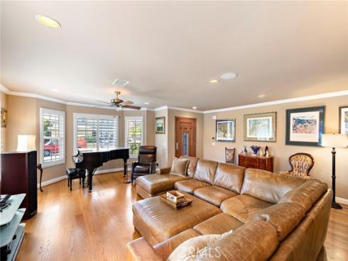 18452  Carnaby  , Huntington Beach, CA