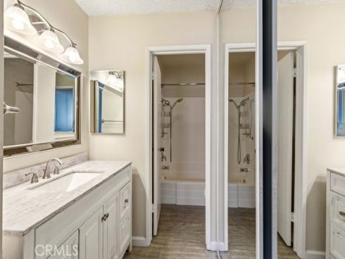 8633  Portola  17E  Court, Huntington Beach, CA