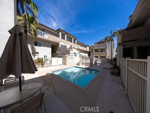 1516  Pacific Coast  , Huntington Beach, CA