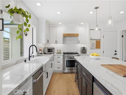 20082 Gothic Circle, Huntington Beach, CA