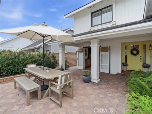 20082 Gothic Circle, Huntington Beach, CA