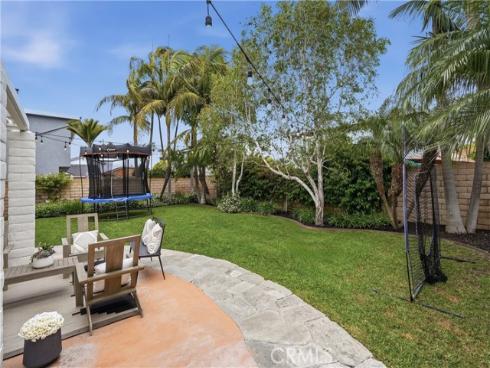 20082 Gothic Circle, Huntington Beach, CA