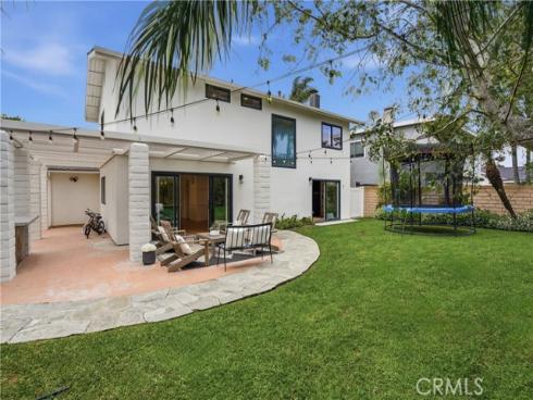 20082 Gothic Circle, Huntington Beach, CA