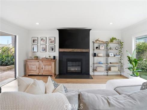 20082 Gothic Circle, Huntington Beach, CA