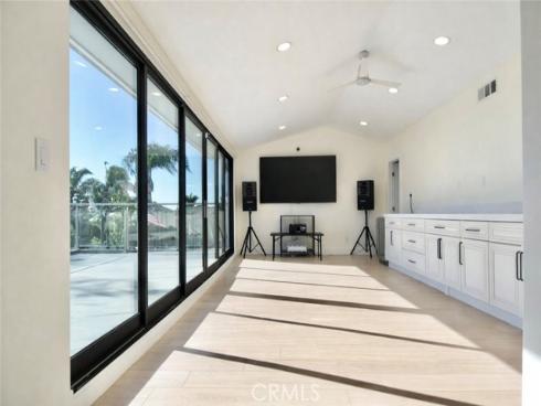 16572  Carousel Ln  , Huntington Beach, CA