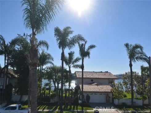 16572  Carousel Ln  , Huntington Beach, CA