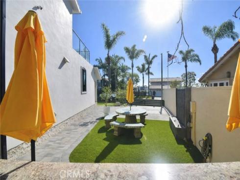 16572  Carousel Ln  , Huntington Beach, CA