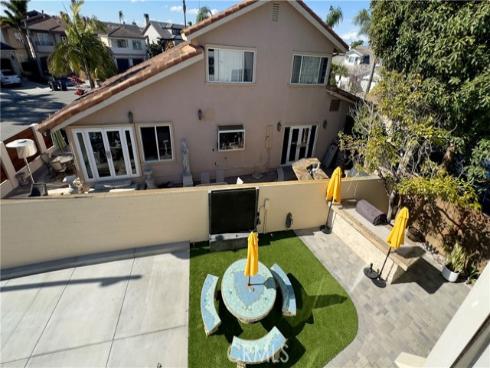 16572  Carousel Ln  , Huntington Beach, CA