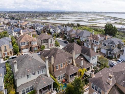 17491  Oakbluffs Lane  , Huntington Beach, CA
