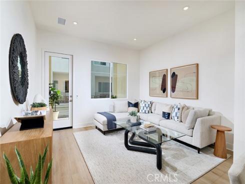 7255  Aura   Circle, Huntington Beach, CA
