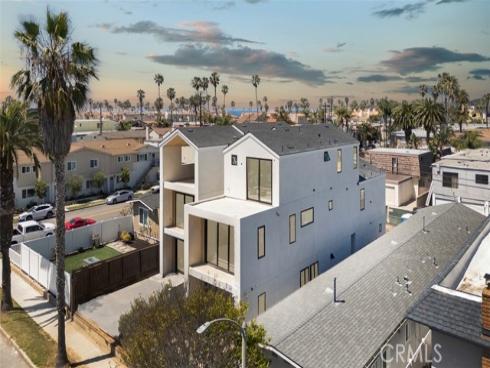 307  14th   Street, Huntington Beach, CA