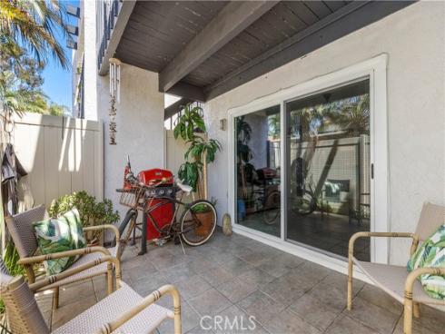 215  Wichita Ave.  306 , Huntington Beach, CA