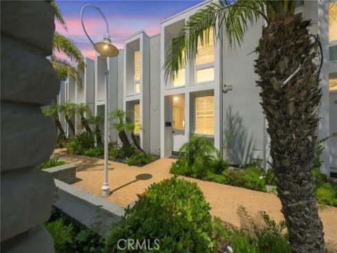 4001  Aladdin  , Huntington Beach, CA