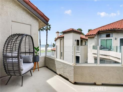1400  Pacific Coast  305 , Huntington Beach, CA
