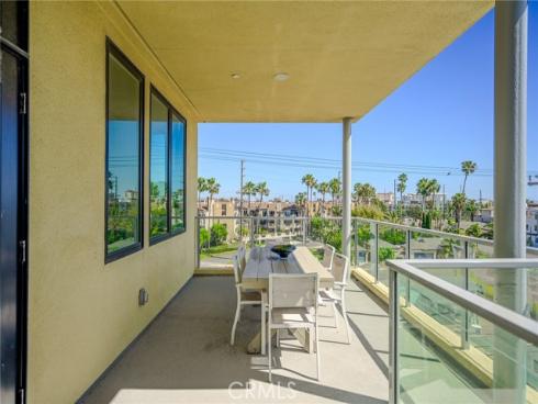 414  Main  400 , Huntington Beach, CA