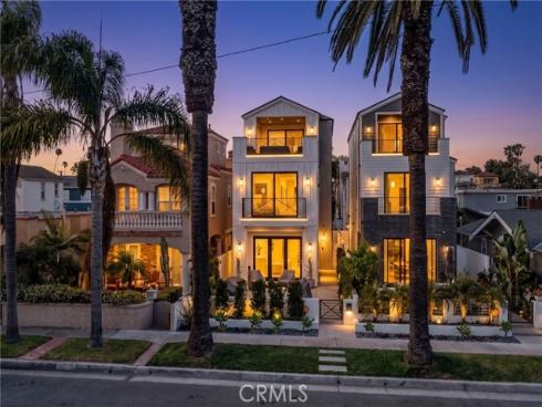 414  9th  , Huntington Beach, CA