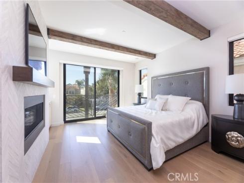 414  9th  , Huntington Beach, CA