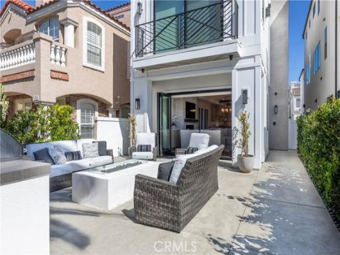 414  9th  , Huntington Beach, CA