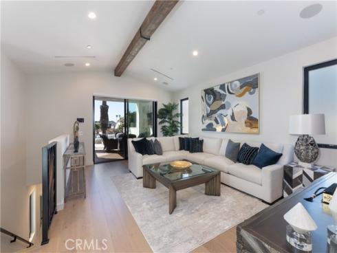 414  9th  , Huntington Beach, CA