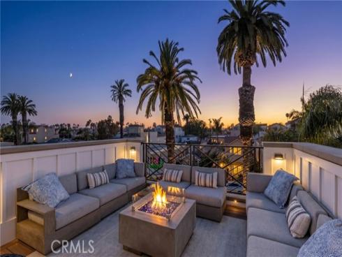 414  9th  , Huntington Beach, CA